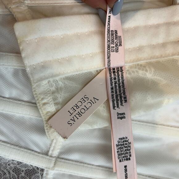 Victoria's Secret Corset Top
Dream Angels Off-White Lace
NWT M-DD - Picture 6 of 7